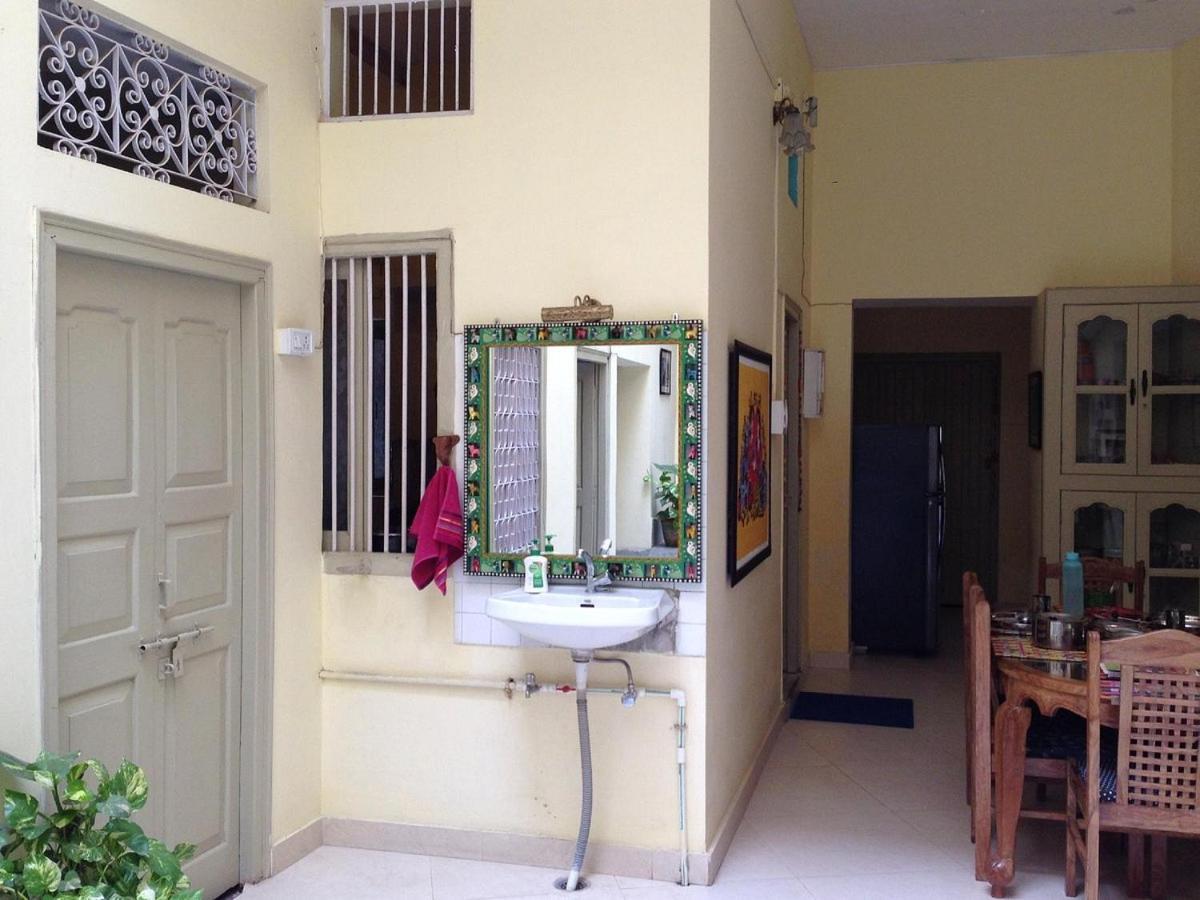 Cozy Inn فاراناسي المظهر الخارجي الصورة